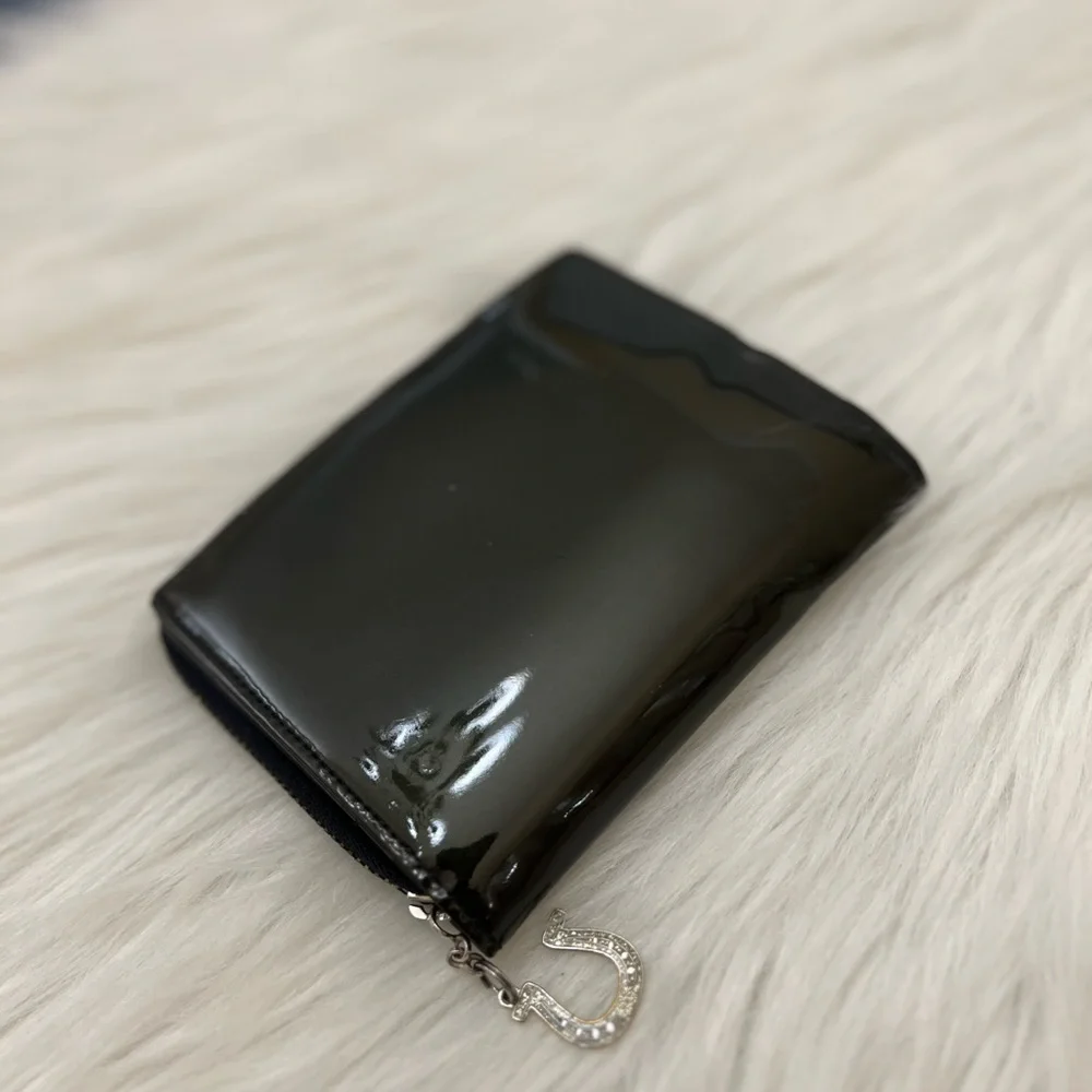 PAUL SMITH - BLACK PATENT LEATHER COMPACT BIFOLD ZIP WALLET